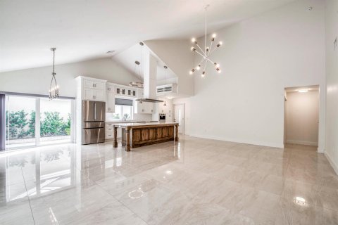 House in Jupiter, Florida 3 bedrooms, 194.07 sq.m. № 2088033 - photo 9