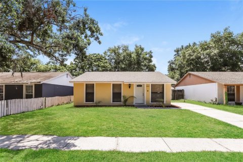 House in Tampa, Florida 3 bedrooms, 101.17 sq.m. № 1880773 - photo 1