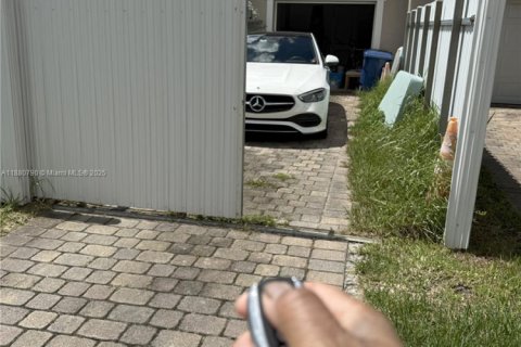 Touwnhouse à vendre à Miami, Floride: 3 chambres, 171.87 m2 № 1931265 - photo 7