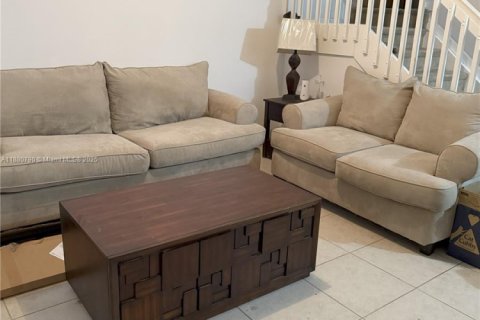 Touwnhouse à vendre à Miami, Floride: 3 chambres, 171.87 m2 № 1931265 - photo 4