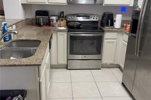 Touwnhouse à vendre à Miami, Floride: 3 chambres, 171.87 m2 № 1931265 - photo 2