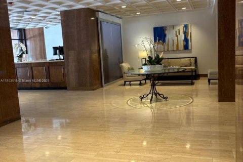 Condo in Miami, Florida, 2 bedrooms  № 1871846 - photo 2