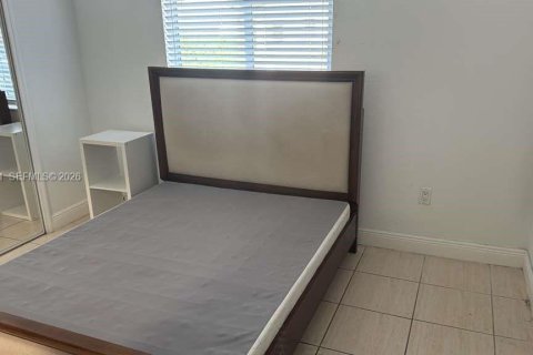 Casa en alquiler en Miami, Florida, 1 dormitorio, 177.26 m2 № 2024999 - foto 8
