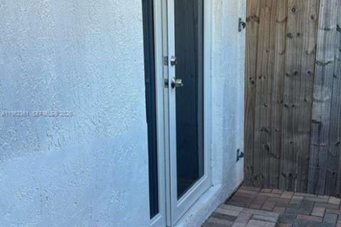 Casa en Miami, Florida 1 dormitorio, 177.26 m2 № 2024999