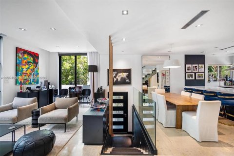 Кондоминиум с 4 спальнями в Майами-Бич, Флорида № 2007179