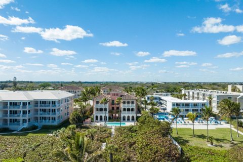 House in Vero Beach, Florida 3 bedrooms, 198.07 sq.m. № 981652 - photo 1