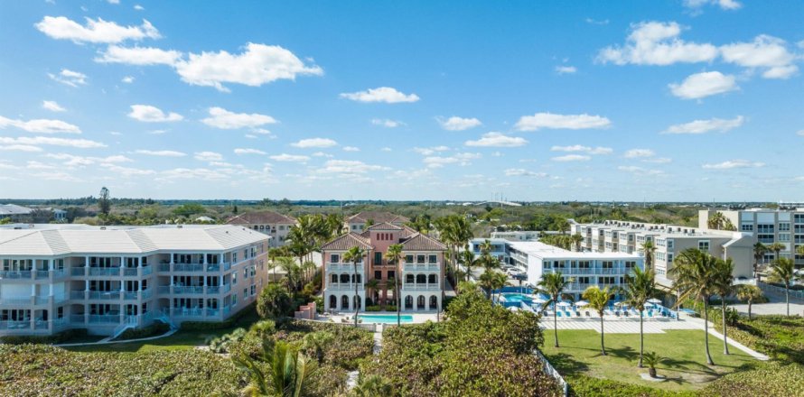 House in Vero Beach, Florida 3 bedrooms, 198.07 sq.m. № 981652