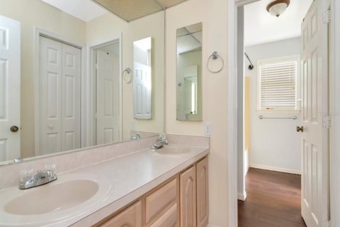 House in Bradenton, Florida 4 bedrooms, 272.02 sq.m. № 1649621 - photo 16