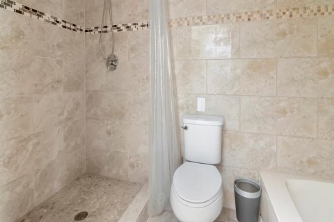House in Bradenton, Florida 4 bedrooms, 272.02 sq.m. № 1649621 - photo 29