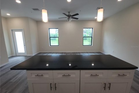 Townhouse in Tampa, Florida 3 bedrooms, 161.37 sq.m. № 2106948 - photo 4