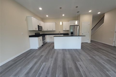 Townhouse in Tampa, Florida 3 bedrooms, 161.37 sq.m. № 2106948 - photo 3