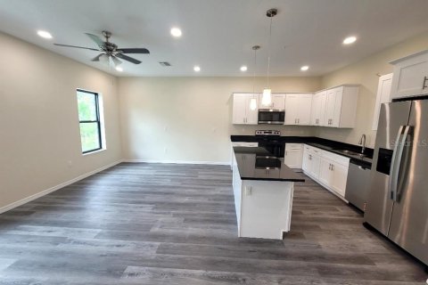 Townhouse in Tampa, Florida 3 bedrooms, 161.37 sq.m. № 2106948 - photo 2