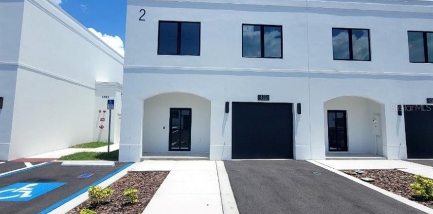 Townhouse in Tampa, Florida 3 bedrooms, 161.37 sq.m. № 2106948