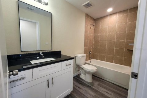 Townhouse in Tampa, Florida 3 bedrooms, 161.37 sq.m. № 2106948 - photo 11