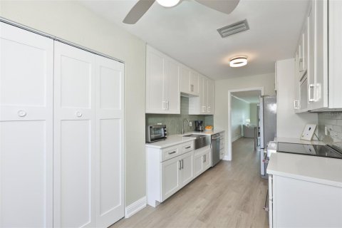 Casa en venta en Saint Petersburg, Florida, 2 dormitorios, 153.29 m2 № 2103503 - foto 5
