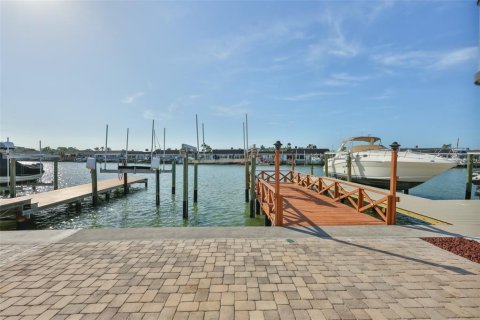 Casa en venta en Saint Petersburg, Florida, 2 dormitorios, 153.29 m2 № 2103503 - foto 3