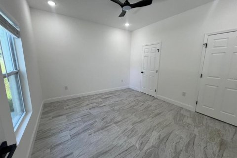 Villa ou maison à louer à Winter Haven, Floride: 5 chambres, 217.76 m2 № 1827310 - photo 5