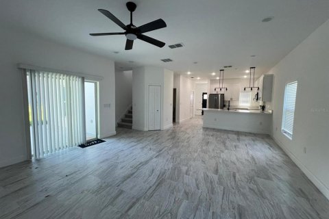 Villa ou maison à louer à Winter Haven, Floride: 5 chambres, 217.76 m2 № 1827310 - photo 4