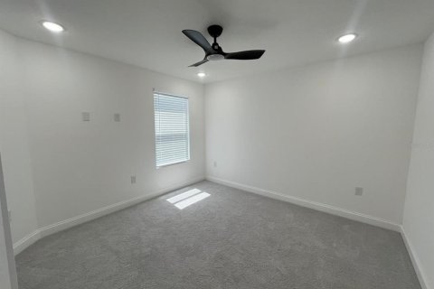 Villa ou maison à louer à Winter Haven, Floride: 5 chambres, 217.76 m2 № 1827310 - photo 13