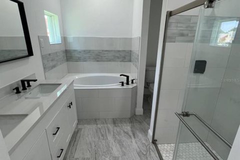 Villa ou maison à louer à Winter Haven, Floride: 5 chambres, 217.76 m2 № 1827310 - photo 6