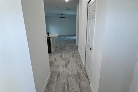 Villa ou maison à louer à Winter Haven, Floride: 5 chambres, 217.76 m2 № 1827310 - photo 2