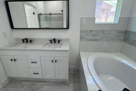 Villa ou maison à louer à Winter Haven, Floride: 5 chambres, 217.76 m2 № 1827310 - photo 7