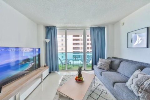 Copropriété à louer à Hollywood, Floride: 1 chambre, 84.08 m2 № 1859912 - photo 2