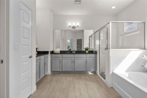 House in Winter Garden, Florida 4 bedrooms, 303.51 sq.m. № 1618047 - photo 20
