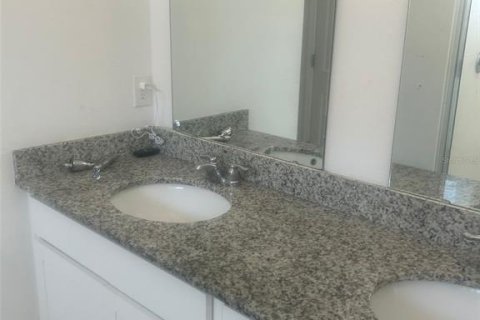 House in New Smyrna Beach, Florida 4 bedrooms, 202.99 sq.m. № 1866001 - photo 9