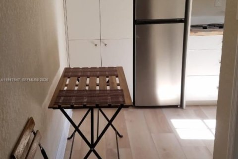 Immobilier commercial à louer à Miami, Floride: 213.02 m2 № 2003846 - photo 3