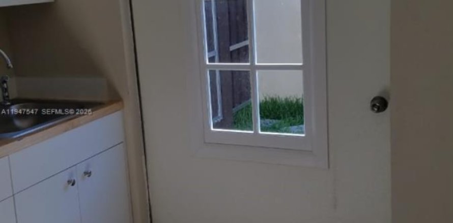 Immobilier commercial à Miami, Floride 213.02 m2 № 2003846