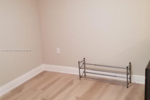 Immobilier commercial à louer à Miami, Floride: 213.02 m2 № 2003846 - photo 6