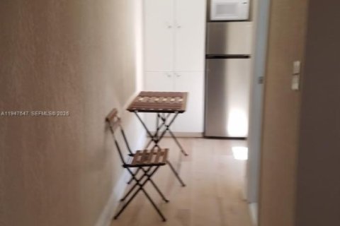 Immobilier commercial à louer à Miami, Floride: 213.02 m2 № 2003846 - photo 2