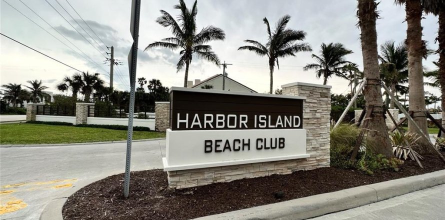 Condo in Melbourne Beach, Florida, 8 bedrooms № 1613661