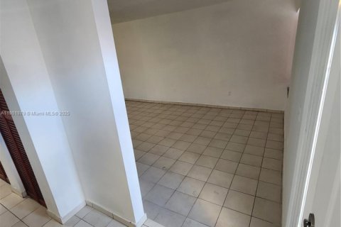 Снять в аренду таунхаус в Хайалиа, Флорида 3 спальни, 130.06м2, № 1955572 - фото 20