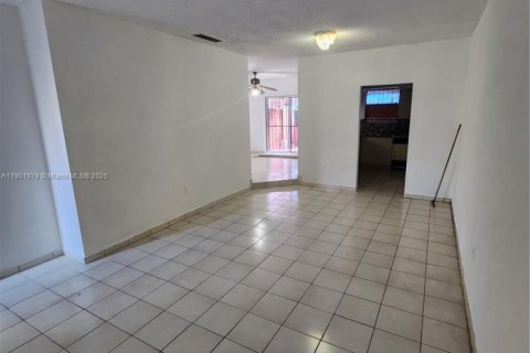 Снять в аренду таунхаус в Хайалиа, Флорида 3 спальни, 130.06м2, № 1955572 - фото 22