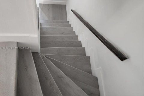 Снять в аренду таунхаус в Хайалиа, Флорида 3 спальни, 130.06м2, № 1955572 - фото 8