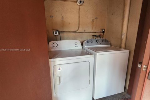 Снять в аренду таунхаус в Хайалиа, Флорида 3 спальни, 130.06м2, № 1955572 - фото 29