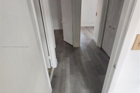 Снять в аренду таунхаус в Хайалиа, Флорида 3 спальни, 130.06м2, № 1955572 - фото 10