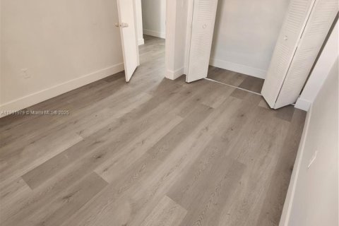 Снять в аренду таунхаус в Хайалиа, Флорида 3 спальни, 130.06м2, № 1955572 - фото 3