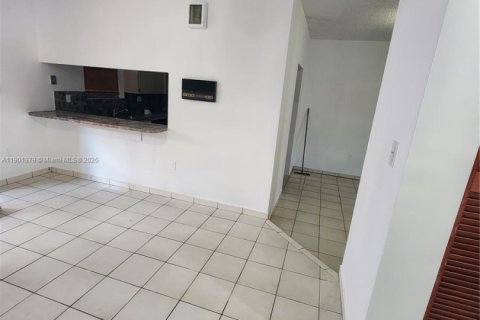 Снять в аренду таунхаус в Хайалиа, Флорида 3 спальни, 130.06м2, № 1955572 - фото 21