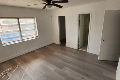 Снять в аренду таунхаус в Хайалиа, Флорида 3 спальни, 130.06м2, № 1955572 - фото 9