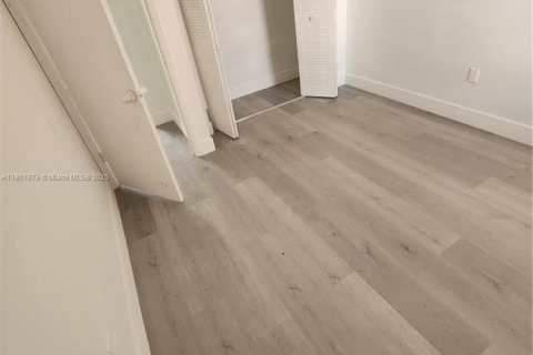 Снять в аренду таунхаус в Хайалиа, Флорида 3 спальни, 130.06м2, № 1955572 - фото 4