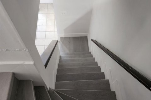 Снять в аренду таунхаус в Хайалиа, Флорида 3 спальни, 130.06м2, № 1955572 - фото 7