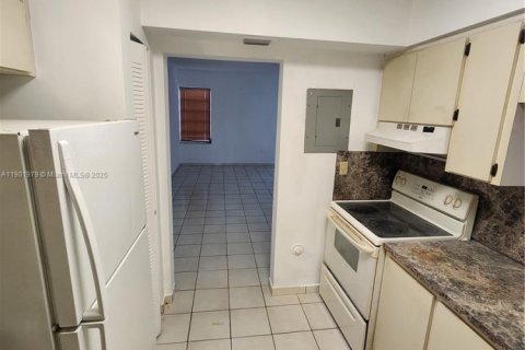 Снять в аренду таунхаус в Хайалиа, Флорида 3 спальни, 130.06м2, № 1955572 - фото 27