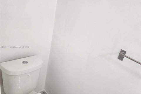 Снять в аренду таунхаус в Хайалиа, Флорида 3 спальни, 130.06м2, № 1955572 - фото 26