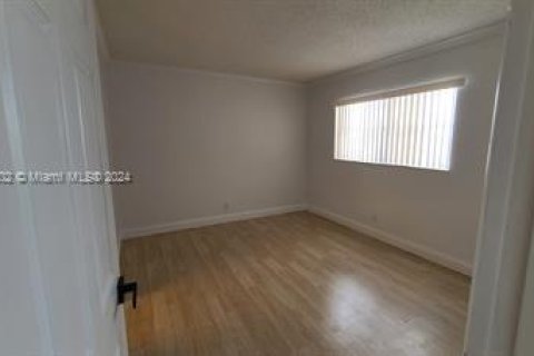 Condo in Hollywood, Florida, 2 bedrooms  № 1933903 - photo 4