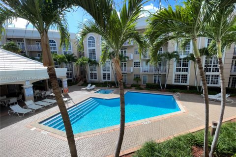 Снять в аренду кондоминиум в Корал-Гейблс, Флорида 2 спальни, 78.04м2, № 2056896 - фото 21