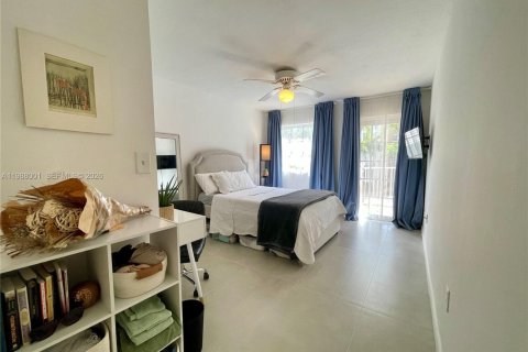 Снять в аренду кондоминиум в Корал-Гейблс, Флорида 2 спальни, 78.04м2, № 2056896 - фото 17