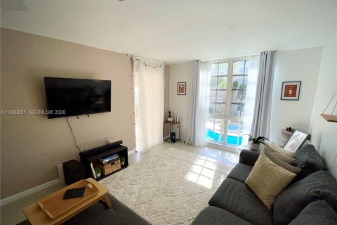 Снять в аренду кондоминиум в Корал-Гейблс, Флорида 2 спальни, 78.04м2, № 2056896 - фото 14